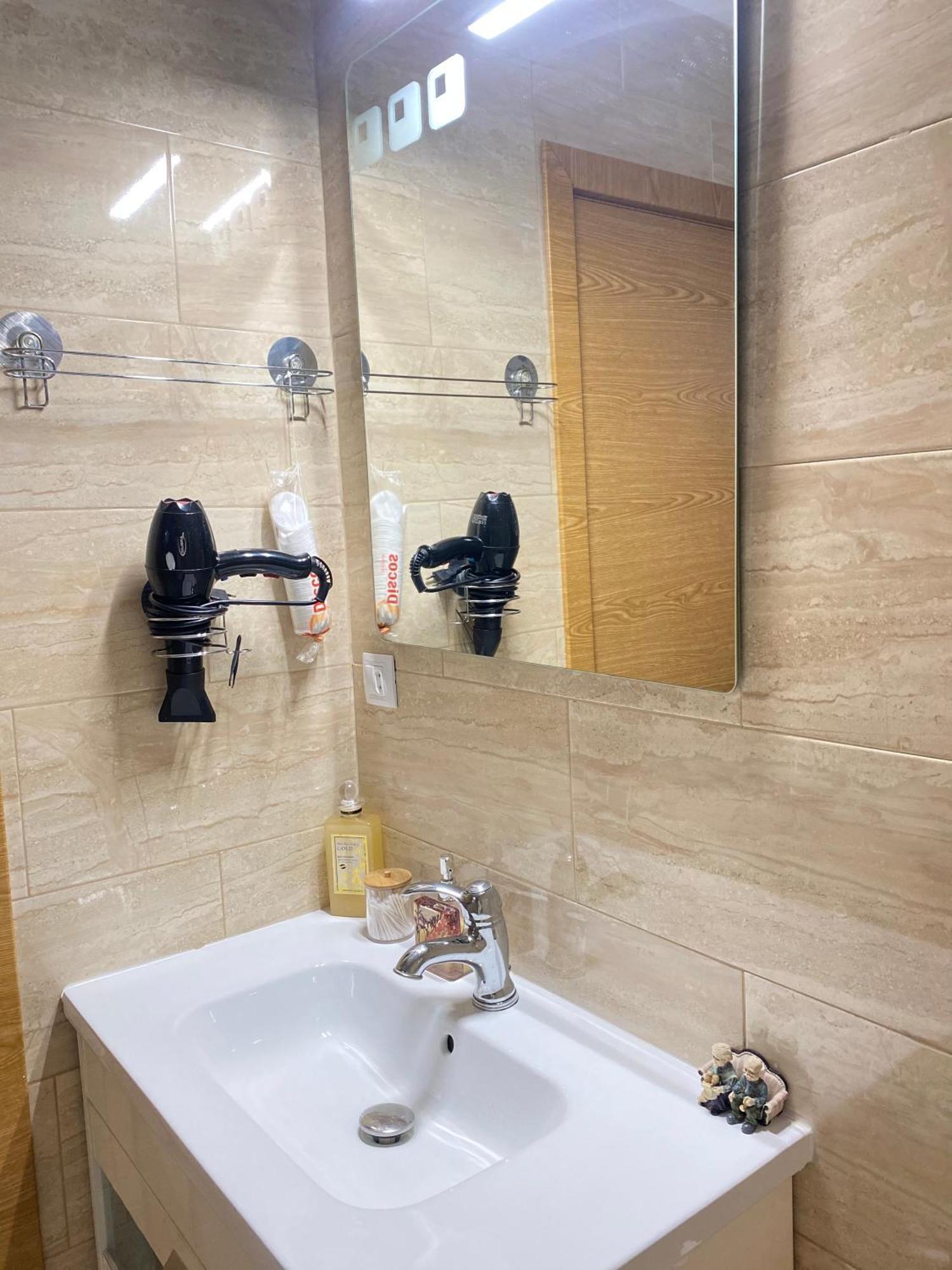 סביליה Shared Apartment! Piso Compartido! Общая Квартира! מראה חיצוני תמונה