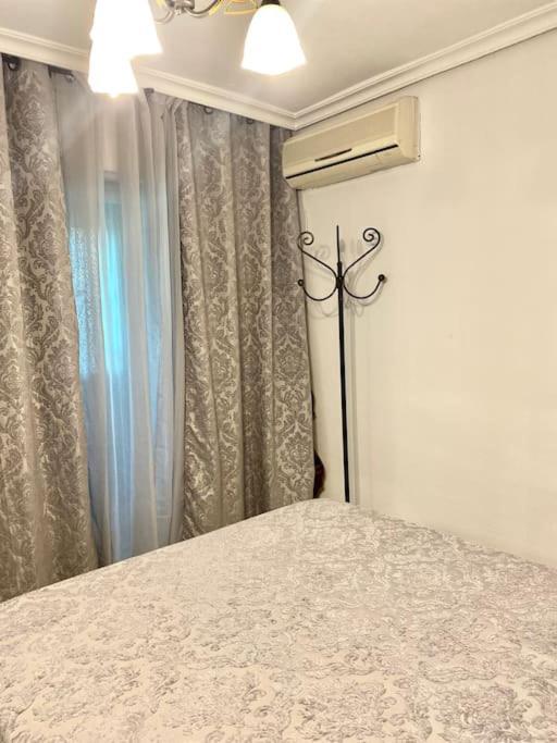 סביליה Shared Apartment! Piso Compartido! Общая Квартира! מראה חיצוני תמונה