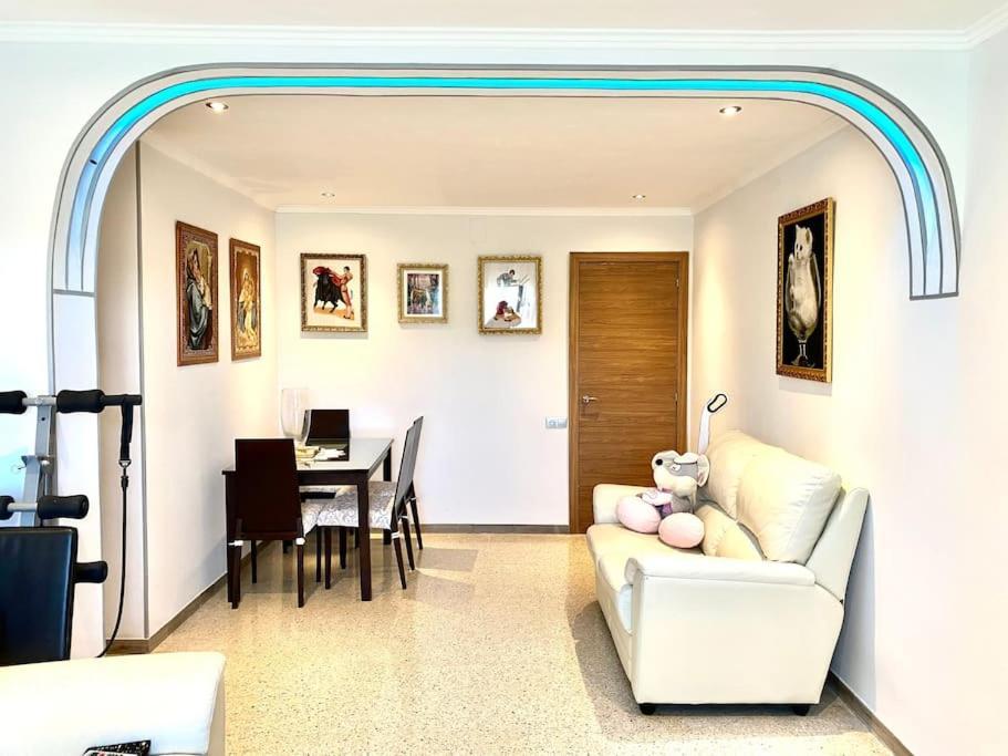 סביליה Shared Apartment! Piso Compartido! Общая Квартира! מראה חיצוני תמונה